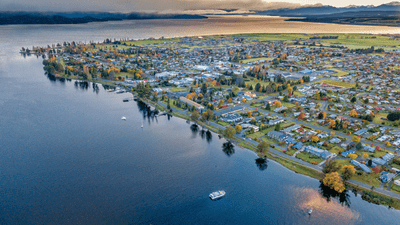 Earthquake near New Zealand tourist hub briefly triggers tsunami warning
