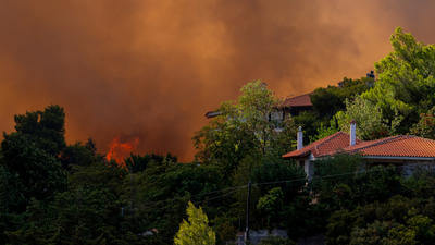 Greece wildfire kills two near Thessaloniki as evacuations ordered 