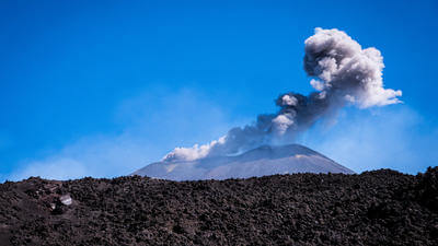 American tourist killed by lightning on Mount Etna