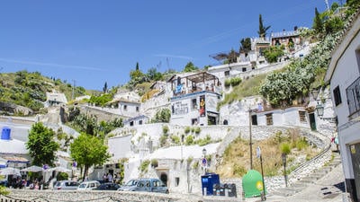 Continued earthquake activity disrupts travel in Granada