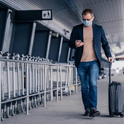 traveller with smartphone