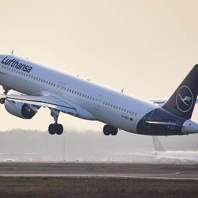 lufthansa plane