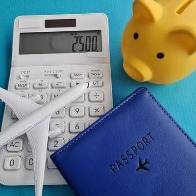 holiday spending GettyImages-1449391978