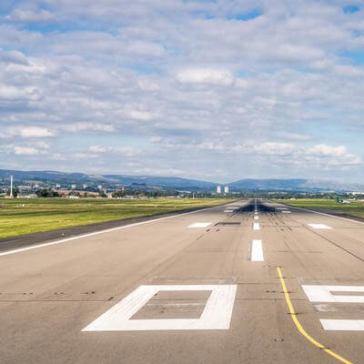 gatwick runwayGettyImages-1450643382