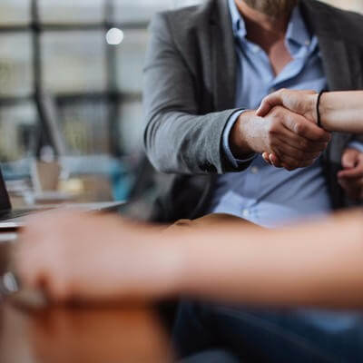 signing agreement GettyImages-1354213424