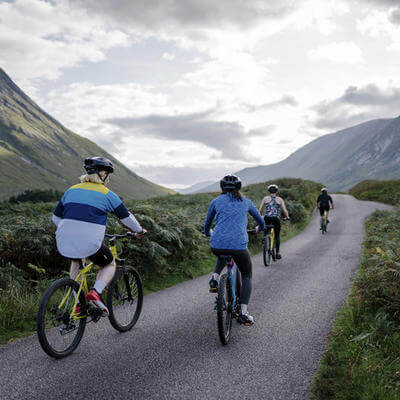 Image of holidaymakers cycling in a group
