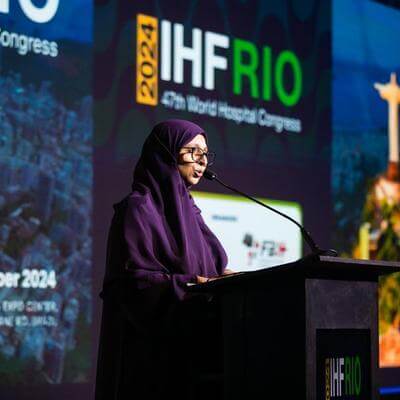 Speaker on stage at the 47th World Hospital Congress in Rio de Janeiro