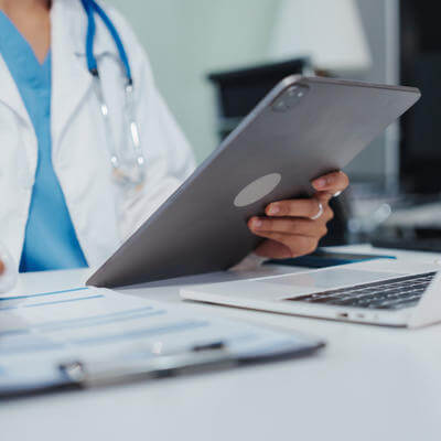 Virtual care puts patients in the driving seat, say HCPs GettyImages-2211881131