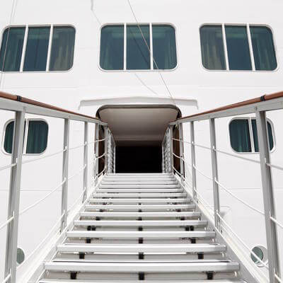 Cruise ship gangway