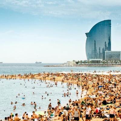 Barcelona beach overcrowded 