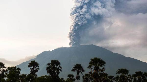 Flights grounded after volcano eruption