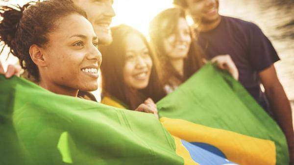 Brazil: mobile phone company to offer travel insurance