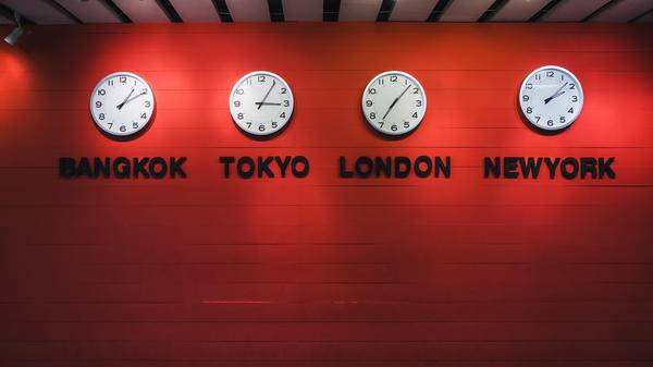 Clocks in different time zones