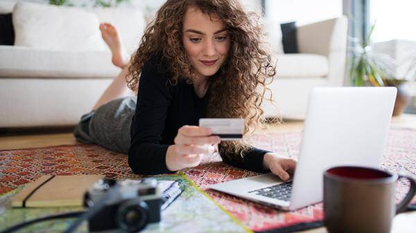 A millenial purchasing travel insurance