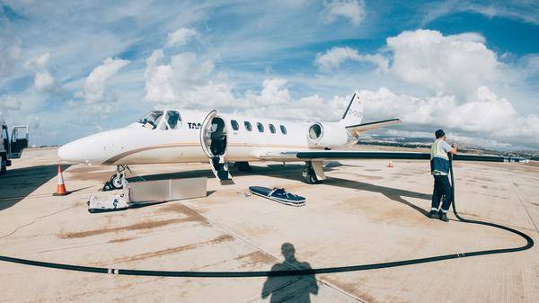 Plane refueling