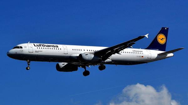 Lufthansa aeroplane