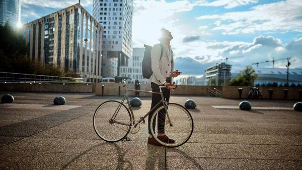 overseas worker commute
