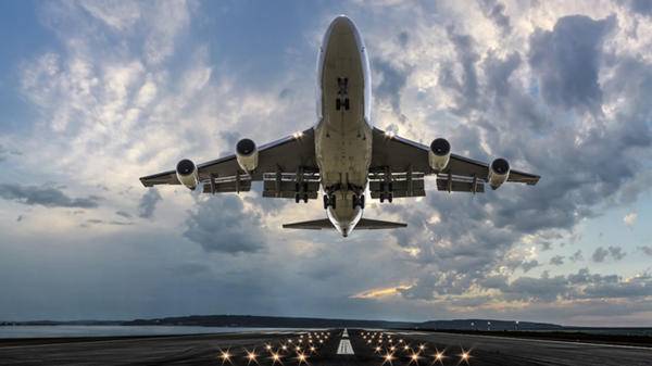 airline taking off
