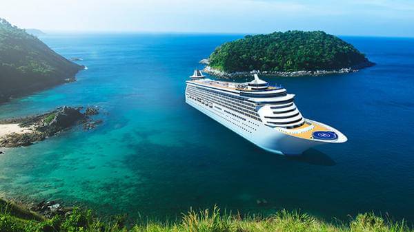 Cruise ship