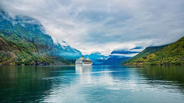 Cruise ship