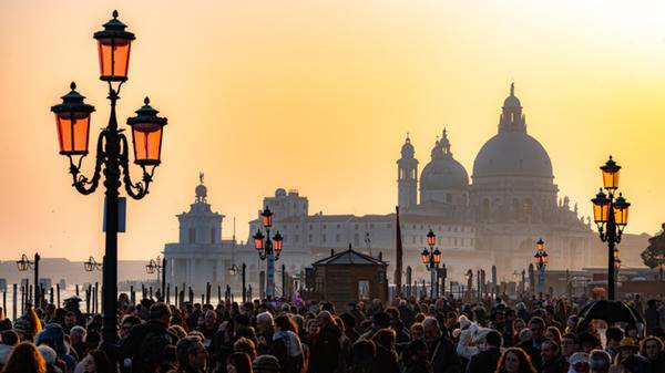 Venice crowds