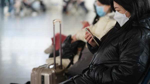 airport passenger facemask
