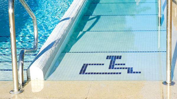Wheelchair sign swimming pool
