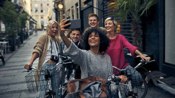 young people travel GettyImages-1086841152