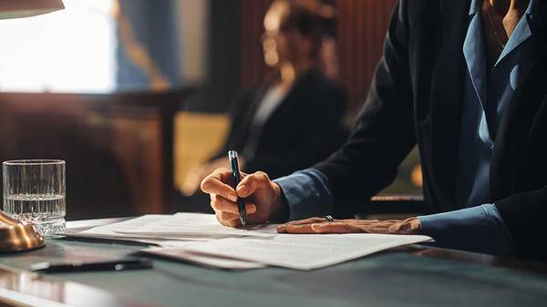 Court room writing using pen
