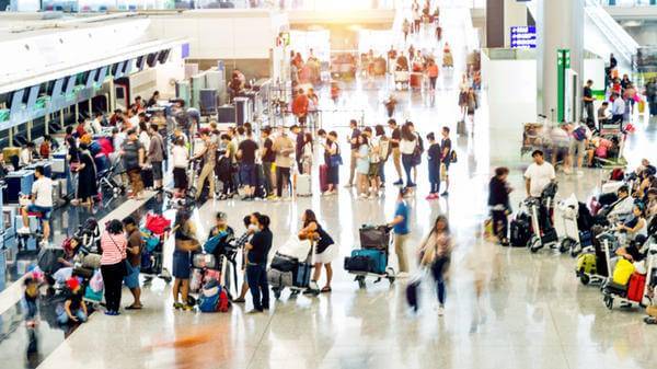 busy airport GettyImages-1080086010