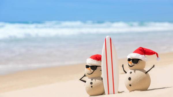 xmas travel GettyImages-1445039716