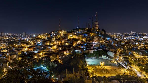 Image of Ecuadorian city Guayaquil lit up at night