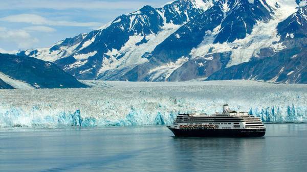 Cruise ship and icecaps