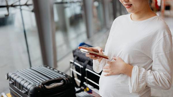 Woman travelling while pregnant
