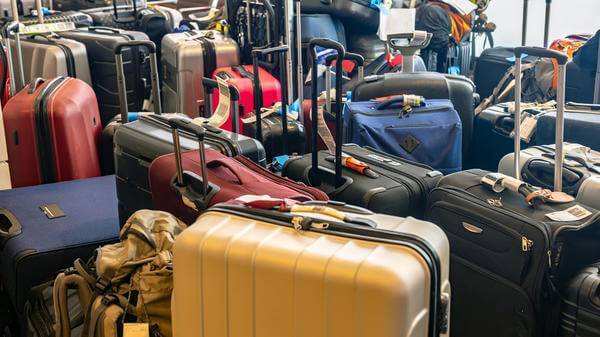 Lying luggage at an airport as an effect of the staff shortage of the ground personnel 