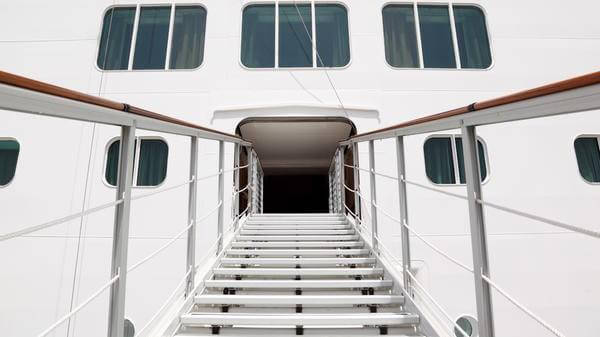 Cruise ship gangway
