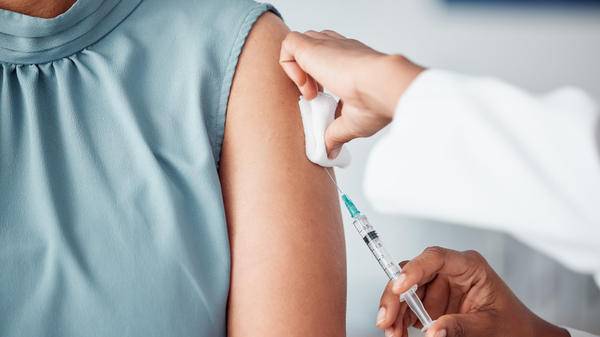 Four in 10 travellers may reconsider trips over vaccine requirements GettyImages-1668066413