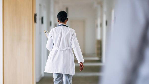 French doctors begin 10-day strike over new budget