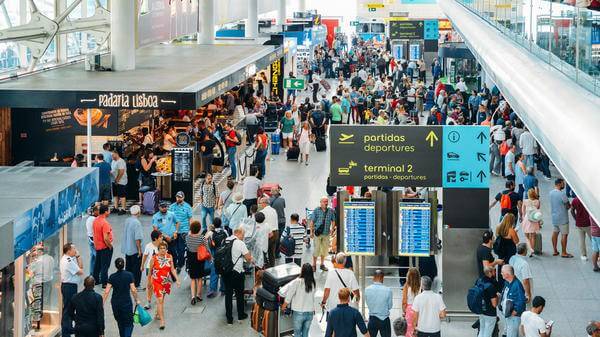 Airports and airlines warn of EES suspension amid summer disruption fears
