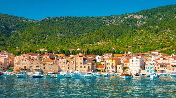Croatia leads surge in short boat trips as experience travel booms