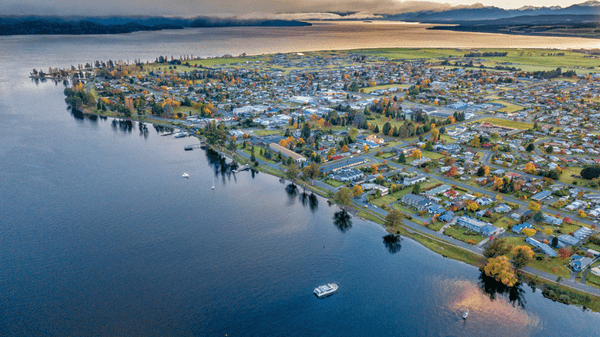 Earthquake near New Zealand tourist hub briefly triggers tsunami warning