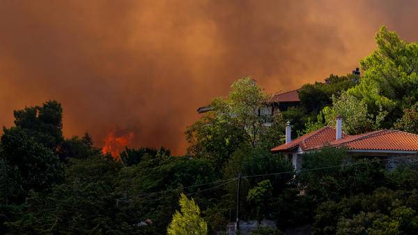 Greece wildfire kills two near Thessaloniki as evacuations ordered 