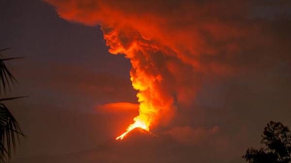 Mount Etna ash cloud disrupts Malta flights