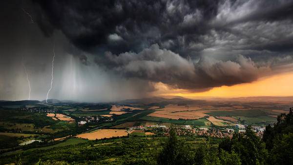El Niño and extreme heat put holiday hotspots under pressure as traveller mindsets shift
