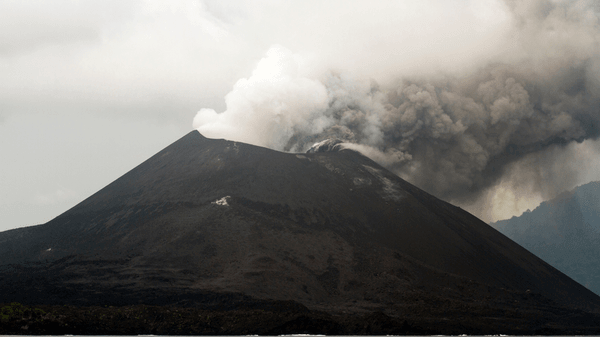 Indonesia volcano disruption extends as 270,000 passengers affected